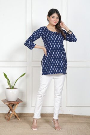 Nafeesa Boat Neck Kurti by Velmirastyles